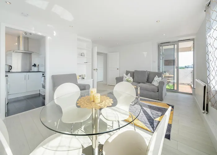 Stunning Flat In Chelsea, Kings Road With Balcony