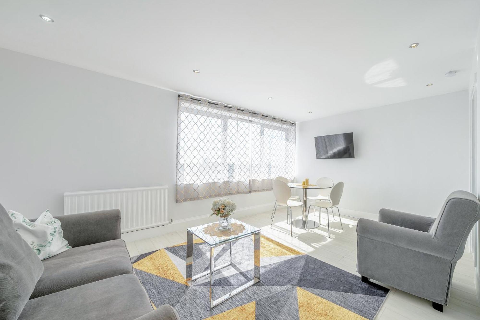 Stunning Flat In Chelsea, Kings Road With Balcony * Londen