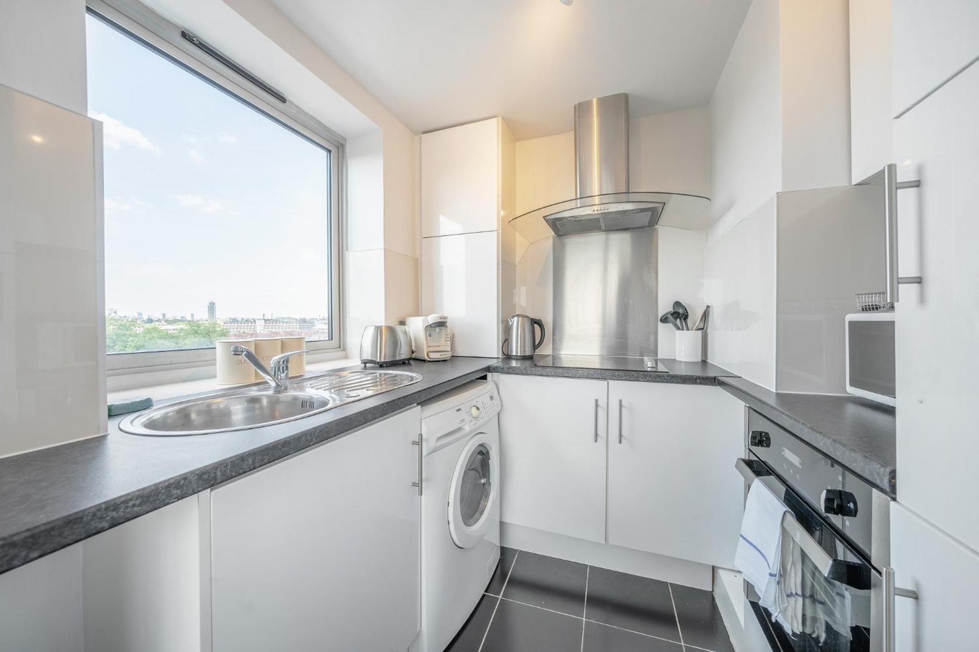 Stunning Flat In Chelsea, Kings Road With Balcony Londen