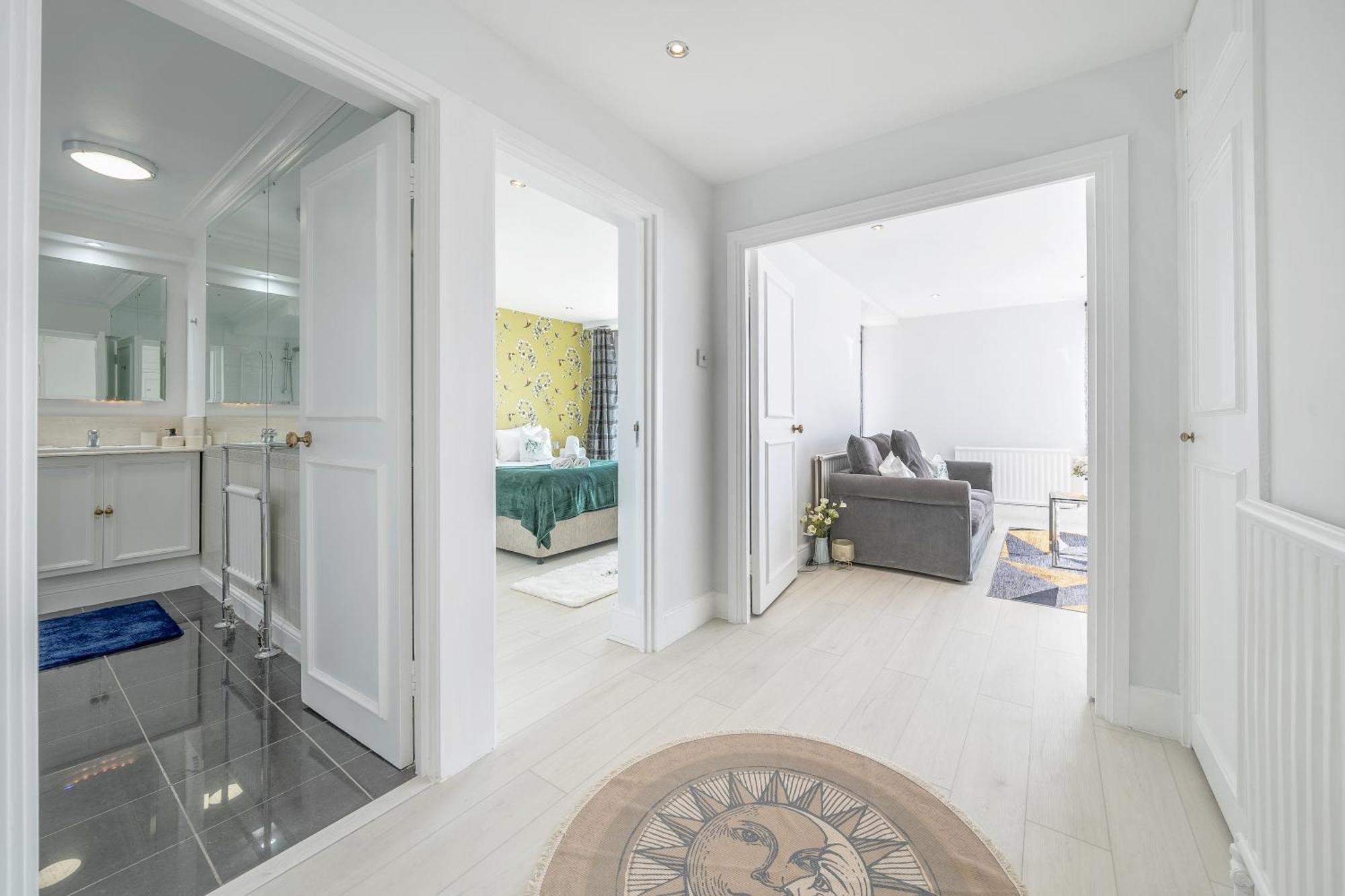 Stunning Flat In Chelsea, Kings Road With Balcony Londen